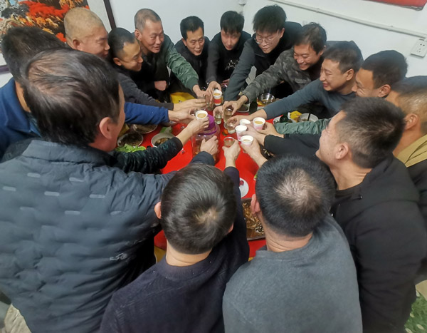 《感恩有你，“職”迎新生——北京型材拉彎廠感恩節(jié)特別聚餐》